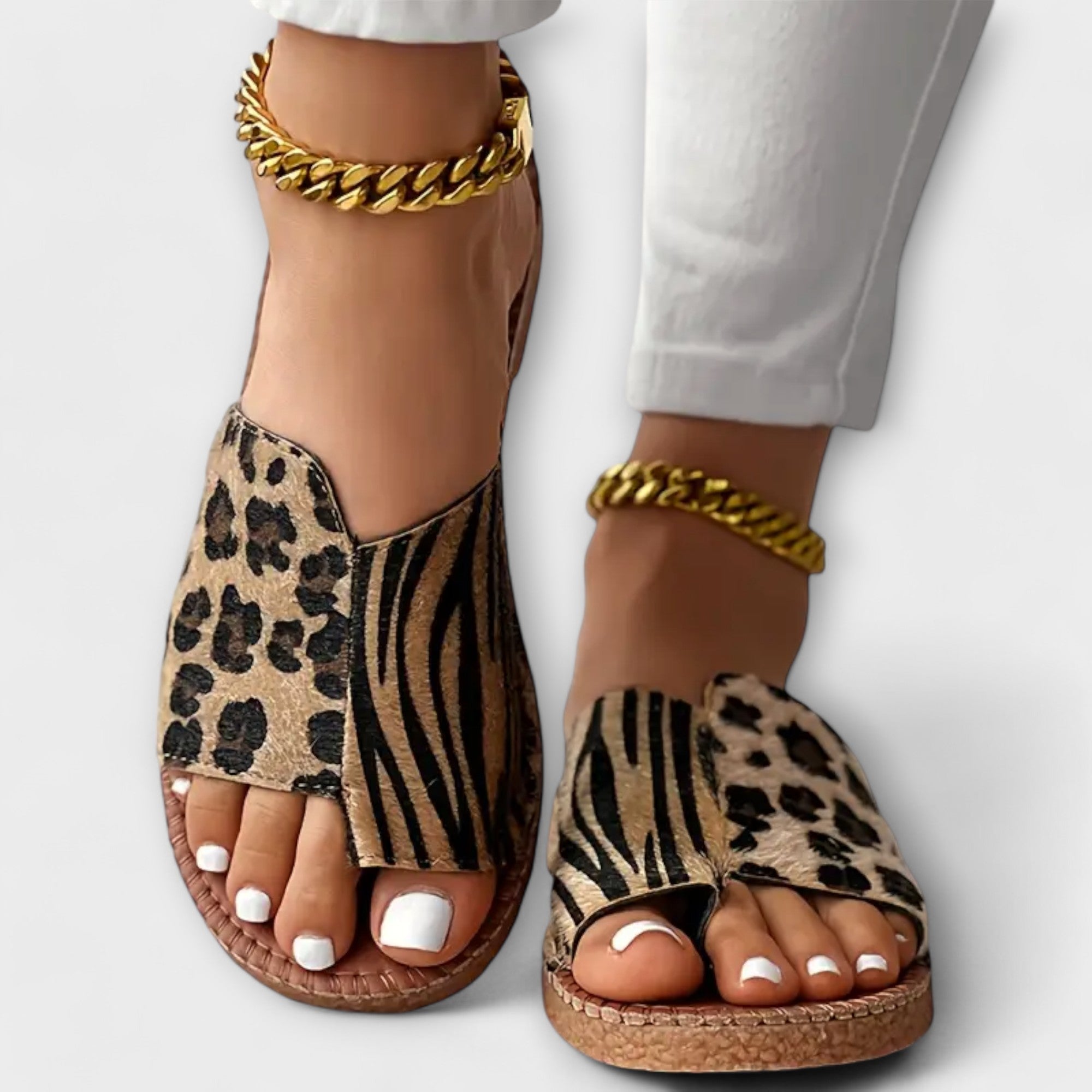 Stilige to-fargede sandaler med leopardmønster