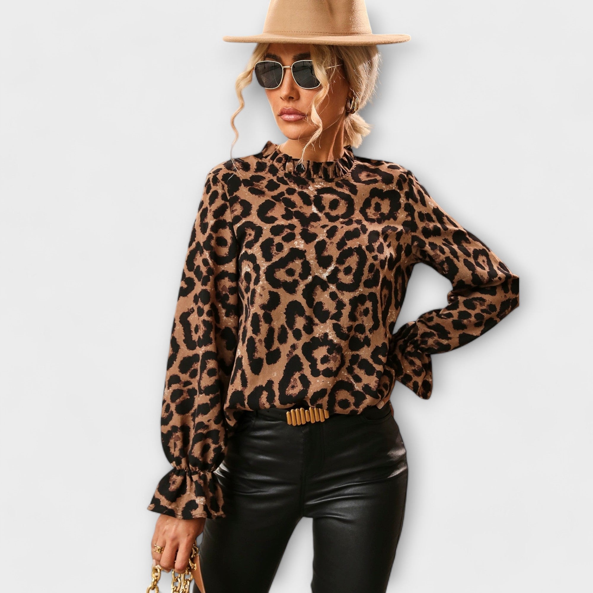 Kayla - Leopardbluse med plissert krage