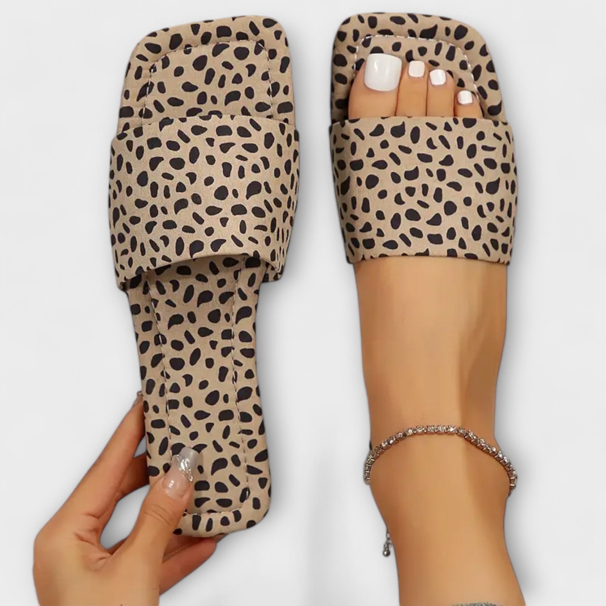 Flache Hausschuhe mit Leopardenmuster